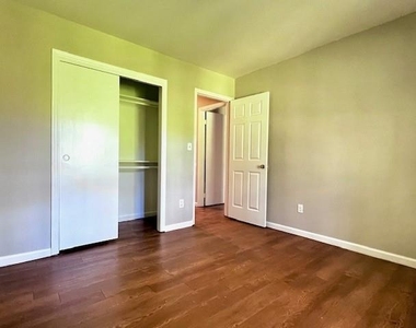 1548 Darwen Lane - Photo Thumbnail 2