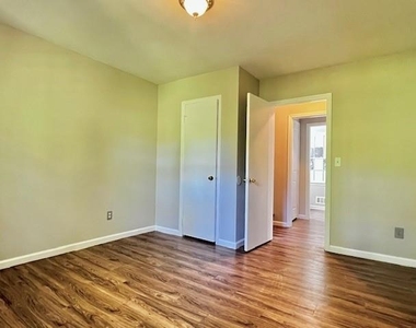 1548 Darwen Lane - Photo Thumbnail 7