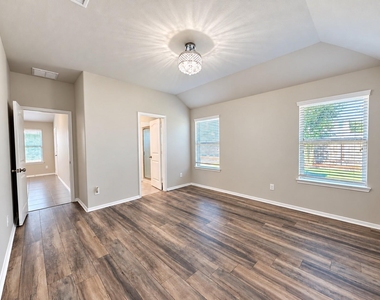 29202 Dunns Creek Court - Photo Thumbnail 11