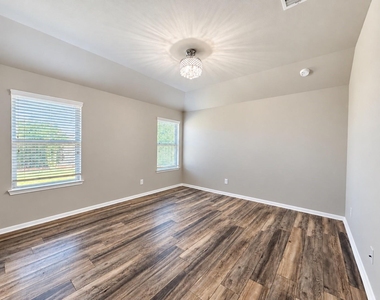 29202 Dunns Creek Court - Photo Thumbnail 9