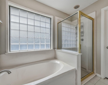 206 Live Oak Lane - Photo Thumbnail 19