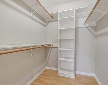 206 Live Oak Lane - Photo Thumbnail 21