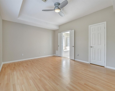 206 Live Oak Lane - Photo Thumbnail 17