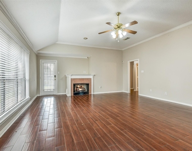 206 Live Oak Lane - Photo Thumbnail 8