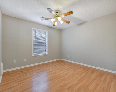 206 Live Oak Lane - Photo Thumbnail 25