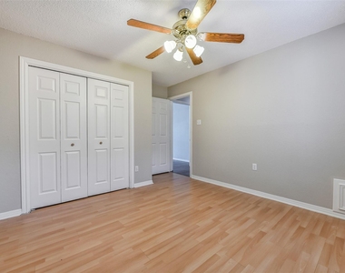 206 Live Oak Lane - Photo Thumbnail 26