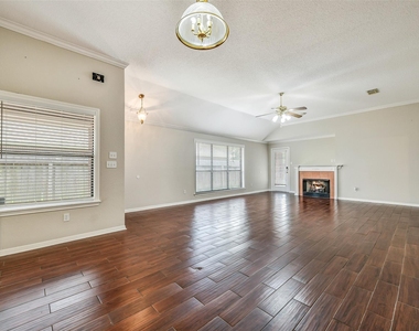 206 Live Oak Lane - Photo Thumbnail 13