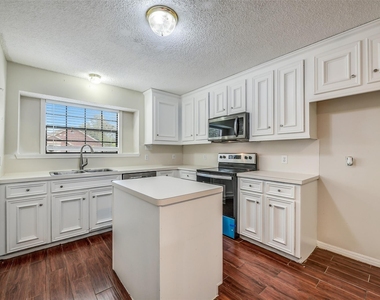 206 Live Oak Lane - Photo Thumbnail 10