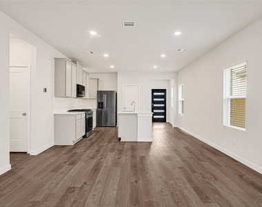 7735 Bergamot Circle - Photo Thumbnail 4