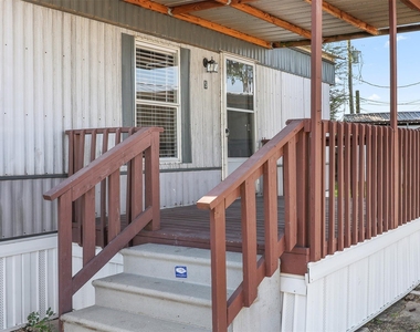 2222 N Austin Avenue - Photo Thumbnail 3