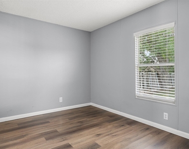 2222 N Austin Avenue - Photo Thumbnail 10