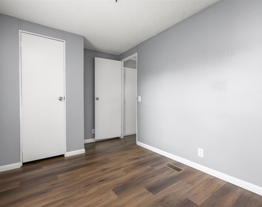 2222 N Austin Avenue - Photo Thumbnail 11