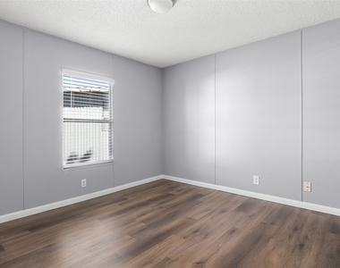 2222 N Austin Avenue - Photo Thumbnail 14