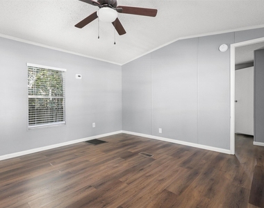 2222 N Austin Avenue - Photo Thumbnail 7