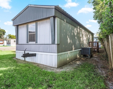 2222 N Austin Avenue - Photo Thumbnail 2