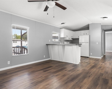 2222 N Austin Avenue - Photo Thumbnail 4