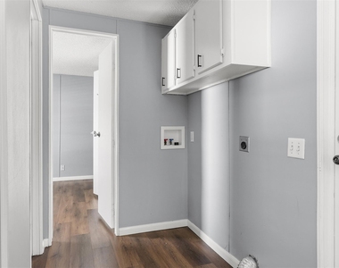 2222 N Austin Avenue - Photo Thumbnail 12