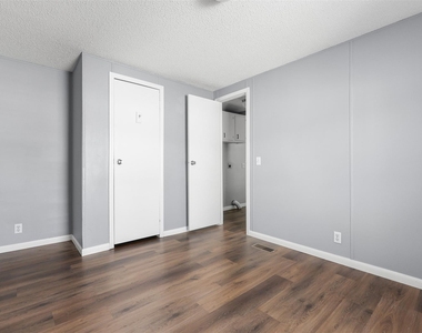 2222 N Austin Avenue - Photo Thumbnail 15