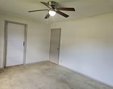 1809 Brazos Street - Photo Thumbnail 5