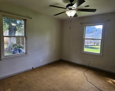 1809 Brazos Street - Photo Thumbnail 3