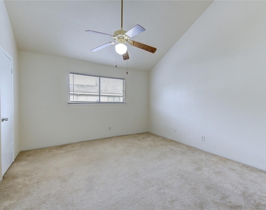 10811 Richmond Avenue - Photo Thumbnail 22