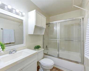 10811 Richmond Avenue - Photo Thumbnail 7