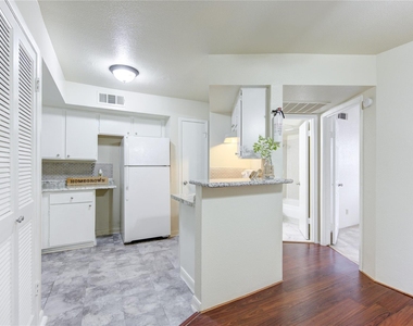 10811 Richmond Avenue - Photo Thumbnail 16