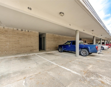 10811 Richmond Avenue - Photo Thumbnail 2