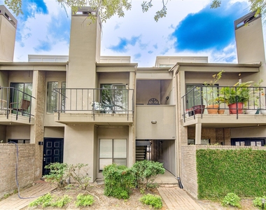 10811 Richmond Avenue - Photo Thumbnail 5