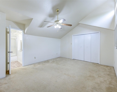 10811 Richmond Avenue - Photo Thumbnail 9
