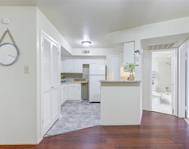 10811 Richmond Avenue - Photo Thumbnail 15
