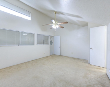 10811 Richmond Avenue - Photo Thumbnail 11