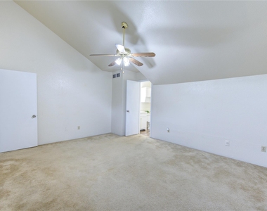 10811 Richmond Avenue - Photo Thumbnail 10