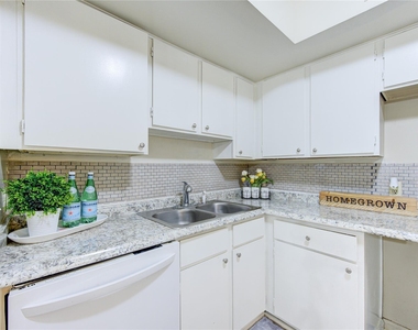 10811 Richmond Avenue - Photo Thumbnail 18