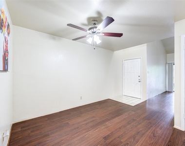 10811 Richmond Avenue - Photo Thumbnail 31