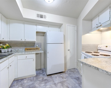 10811 Richmond Avenue - Photo Thumbnail 19