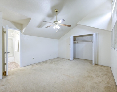 10811 Richmond Avenue - Photo Thumbnail 8