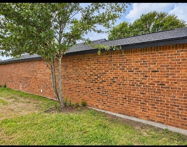 733 Pine Avenue - Photo Thumbnail 3