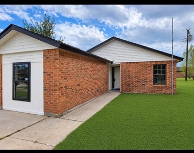 733 Pine Avenue - Photo Thumbnail 1