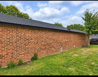 733 Pine Avenue - Photo Thumbnail 4