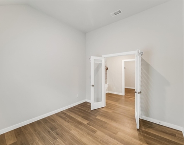 8634 Jetty Glen Drive - Photo Thumbnail 9