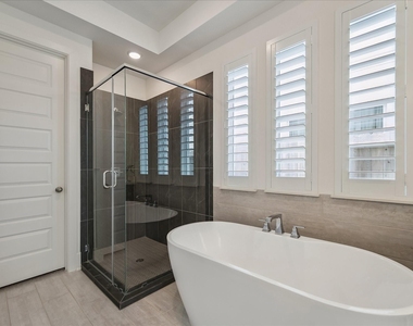 5134 Albany Shores Lane - Photo Thumbnail 18