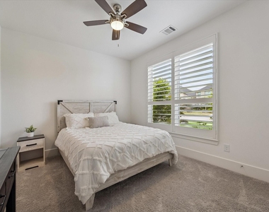 5134 Albany Shores Lane - Photo Thumbnail 4