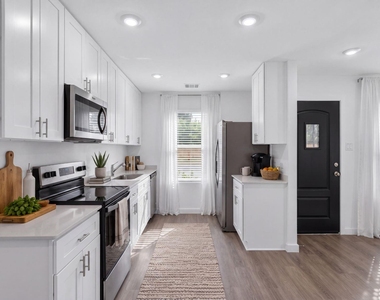 10816 N Baron Village Drive - Photo Thumbnail 8