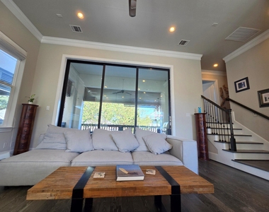 612 E 20th Street - Photo Thumbnail 6