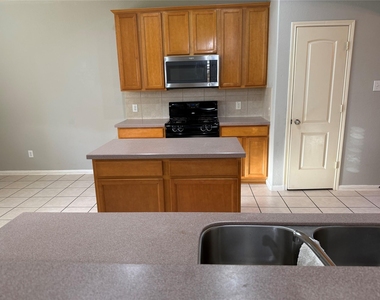 3612 Burwood Court - Photo Thumbnail 10