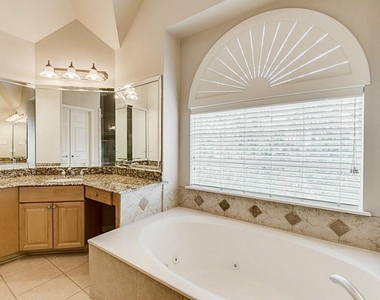 5420 Venice Street - Photo Thumbnail 24