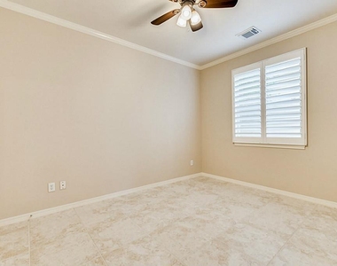 5420 Venice Street - Photo Thumbnail 7