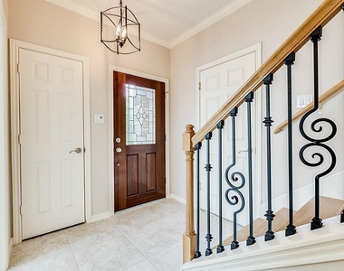 5420 Venice Street - Photo Thumbnail 4