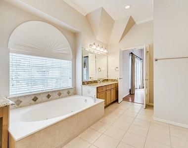 5420 Venice Street - Photo Thumbnail 25